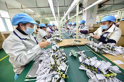 貴州丹寨 扶貧工廠助力搬遷群眾穩定就業，電子產品訂單興旺